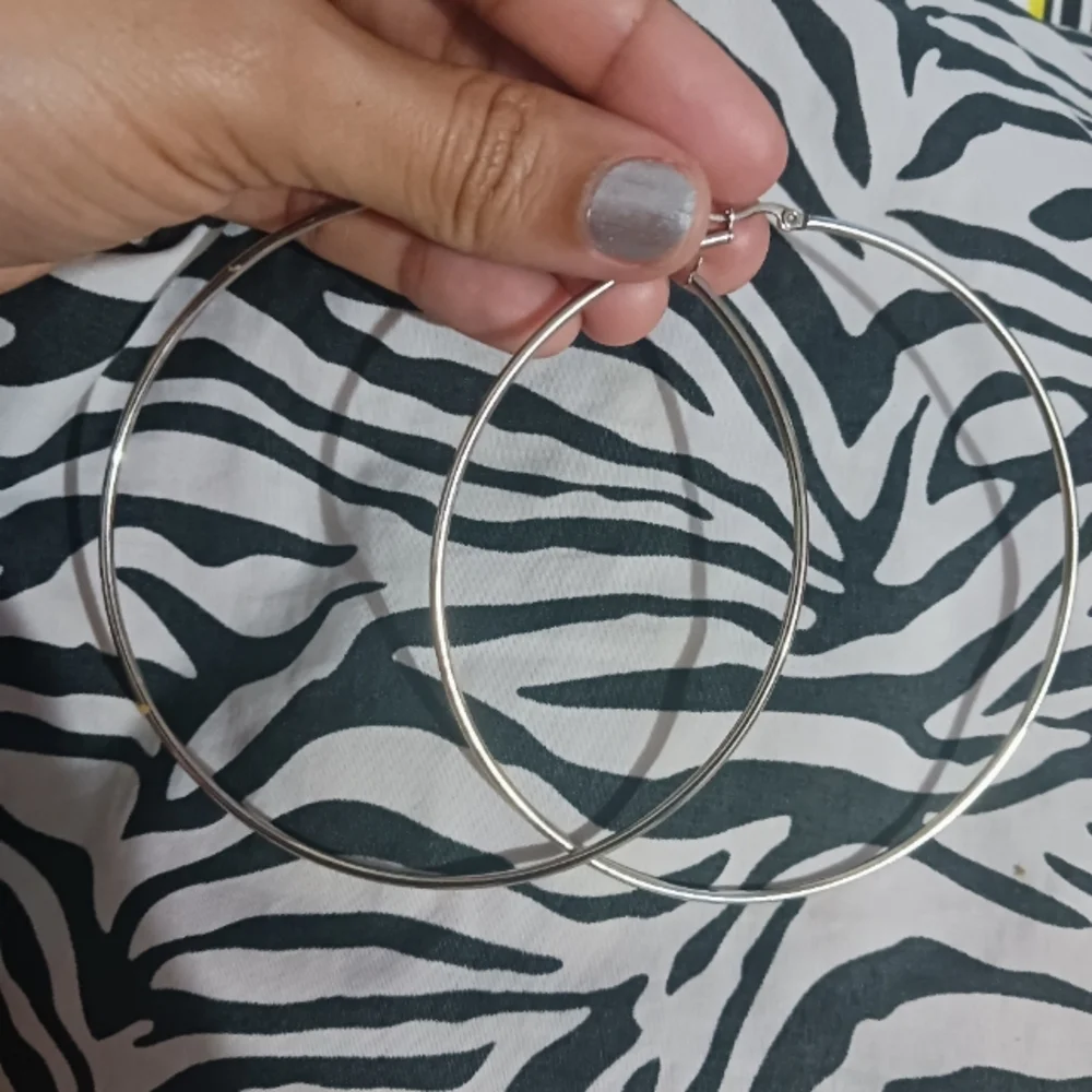 Stainless Steel Women big medium silver hoop earrings - Picture 1 of 7